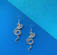 Load image into Gallery viewer, Cobra Snake Earrings